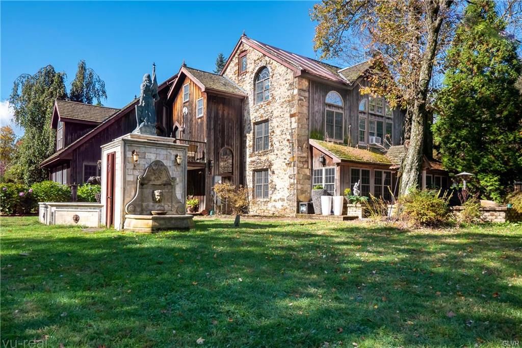 7354 Saint Peters Rd, Macungie, PA 18062