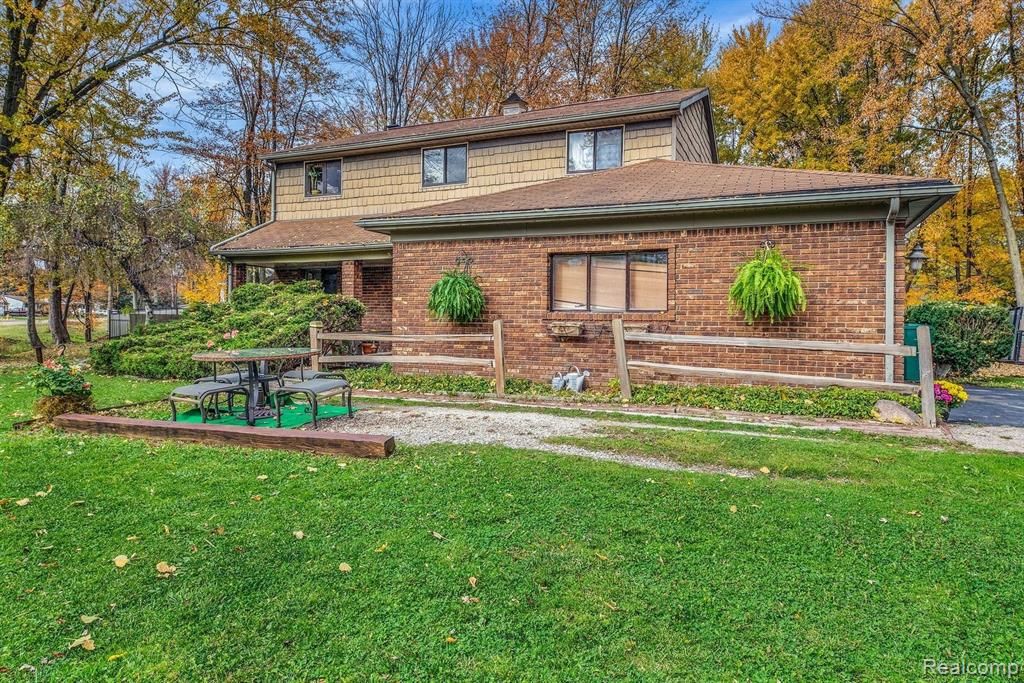 38641 Long St, Harrison Township, MI 48045