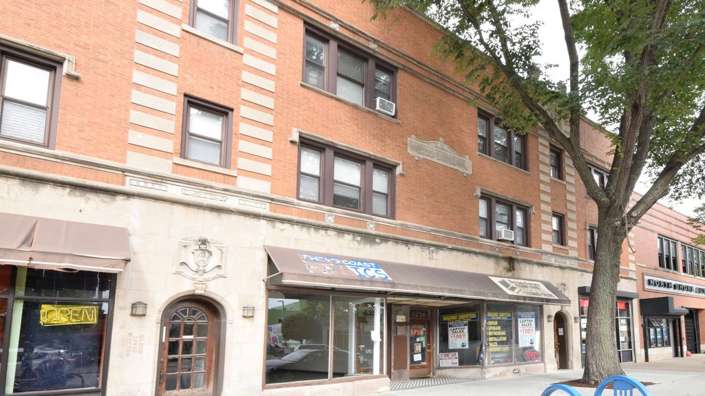 6236 N Broadway St #3, Chicago, IL 60660