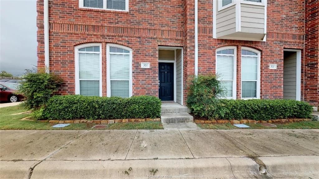 1198 Jones Butler Rd #605, College Station, TX 77840