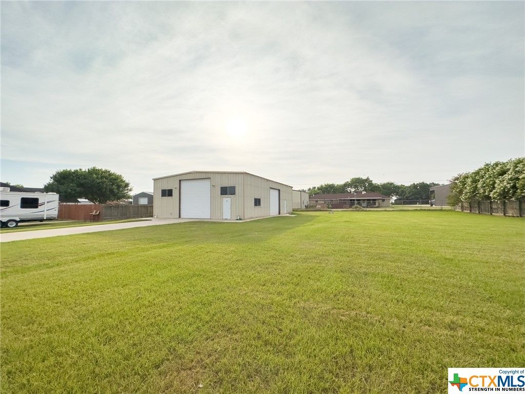 207 Park Ln, Victoria, TX 77904 See Estimated Value