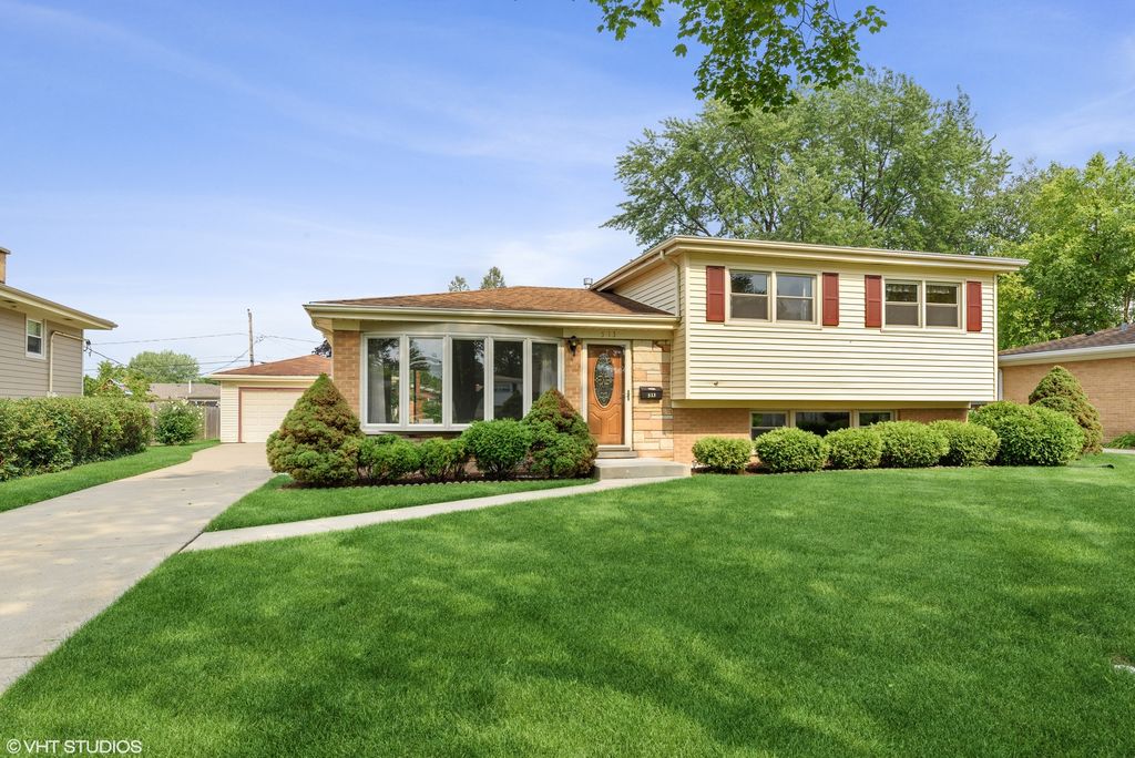 513 S Deborah Ln, Mount Prospect, IL 60056