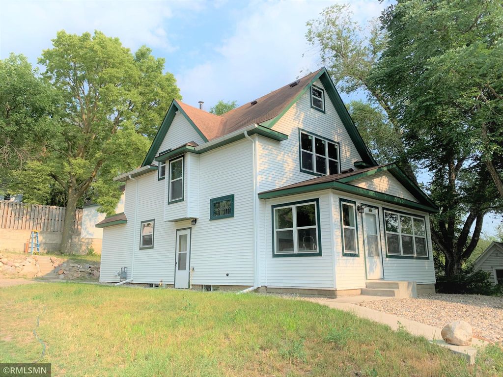 416 S 5th St, Montevideo, MN 56265