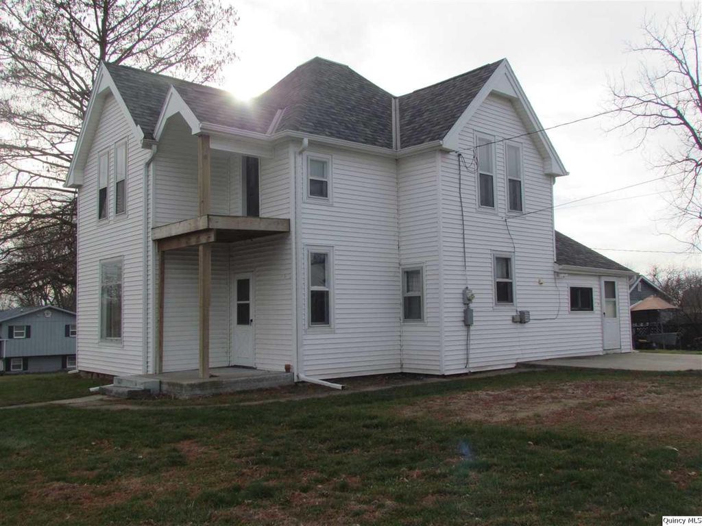 281 S 8th St, Hamilton, IL 62341