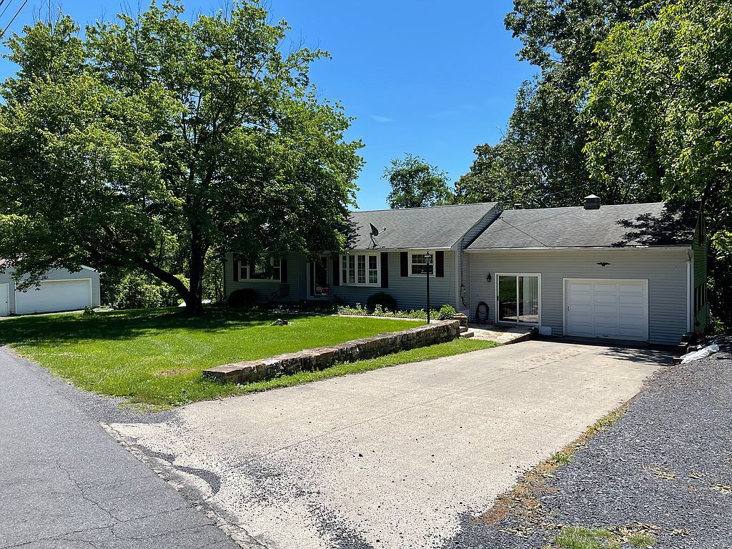 202 Ridge Rd, Mc Veytown, PA 17051