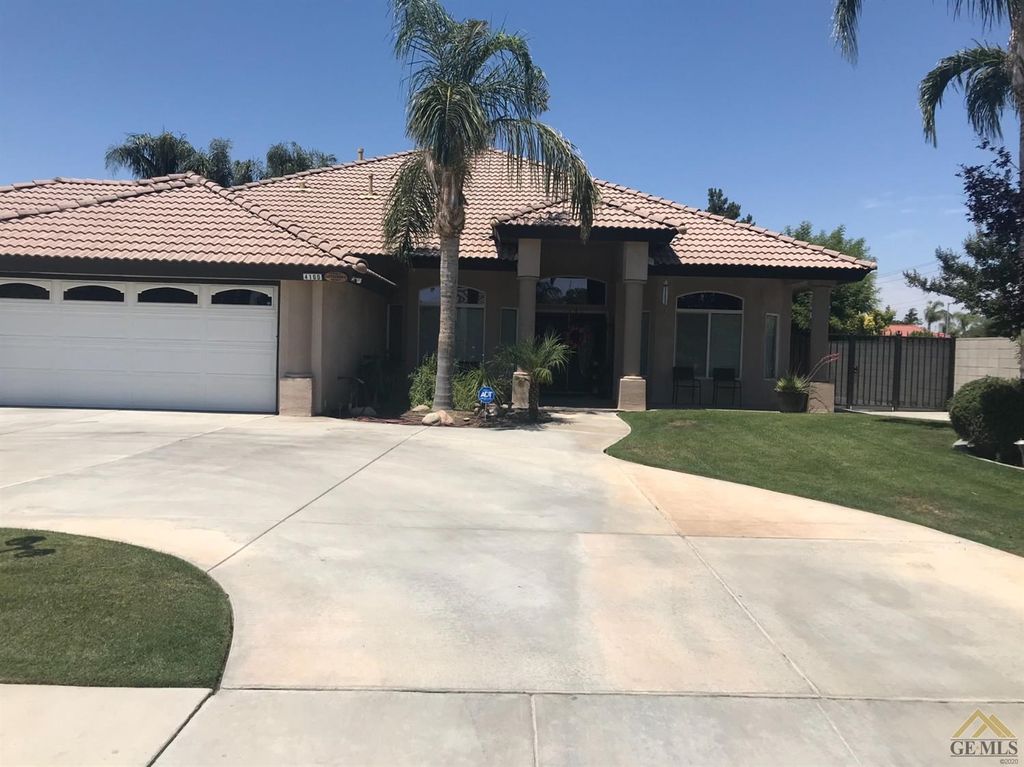4100 Waterfall Canyon Dr, Bakersfield, CA 93313