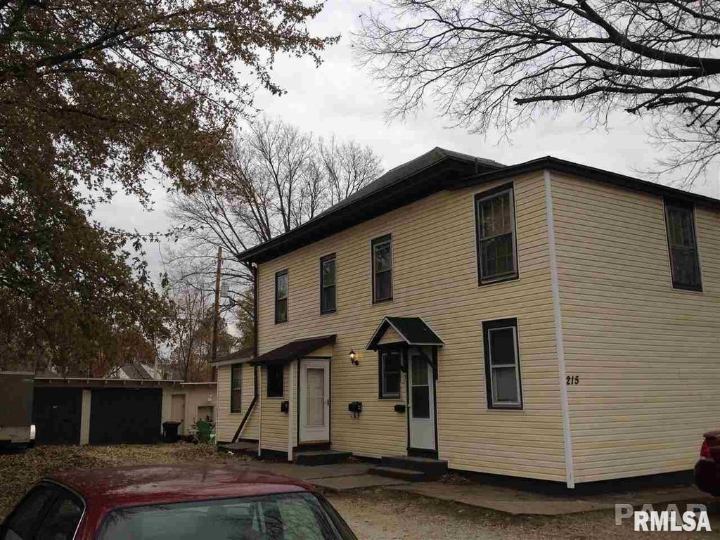 215 Amanda St, Pekin, IL 61554