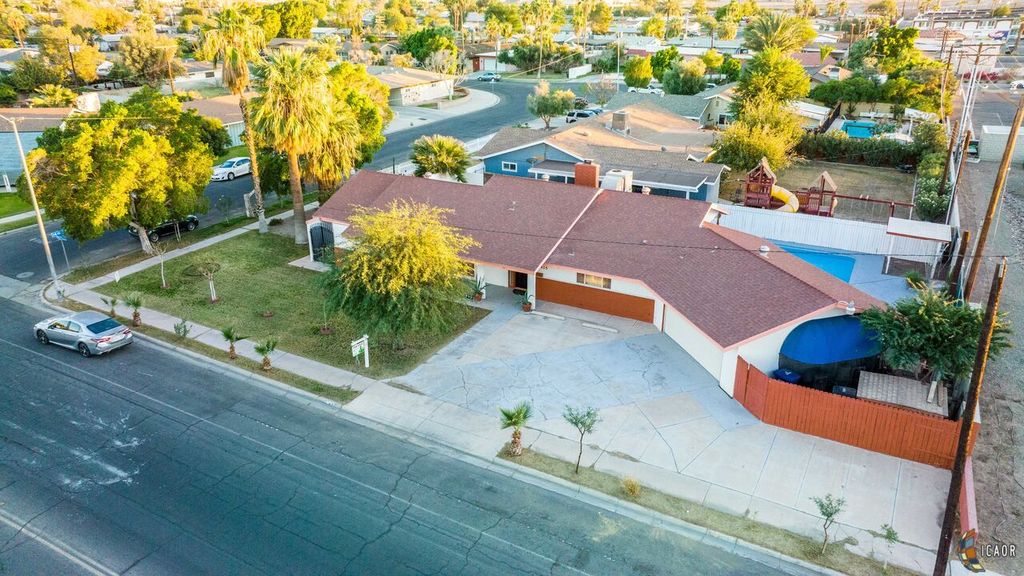 1415 Aurora Dr, El Centro, CA 92243