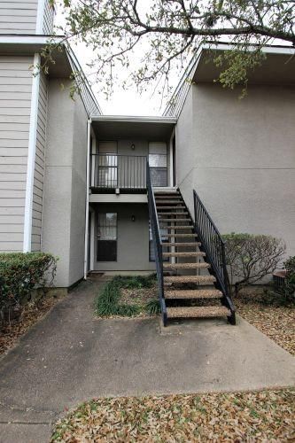 1901 Holleman Dr W #402, College Station, TX 77840