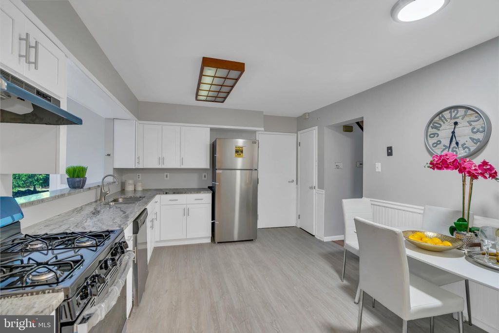 307 Elbo Ln, Mount Laurel, NJ 08054