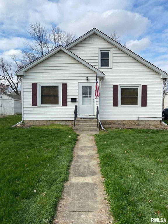 429 E Main St, Rochester, IL 3 Bed, 2 Bath SingleFamily Home 4