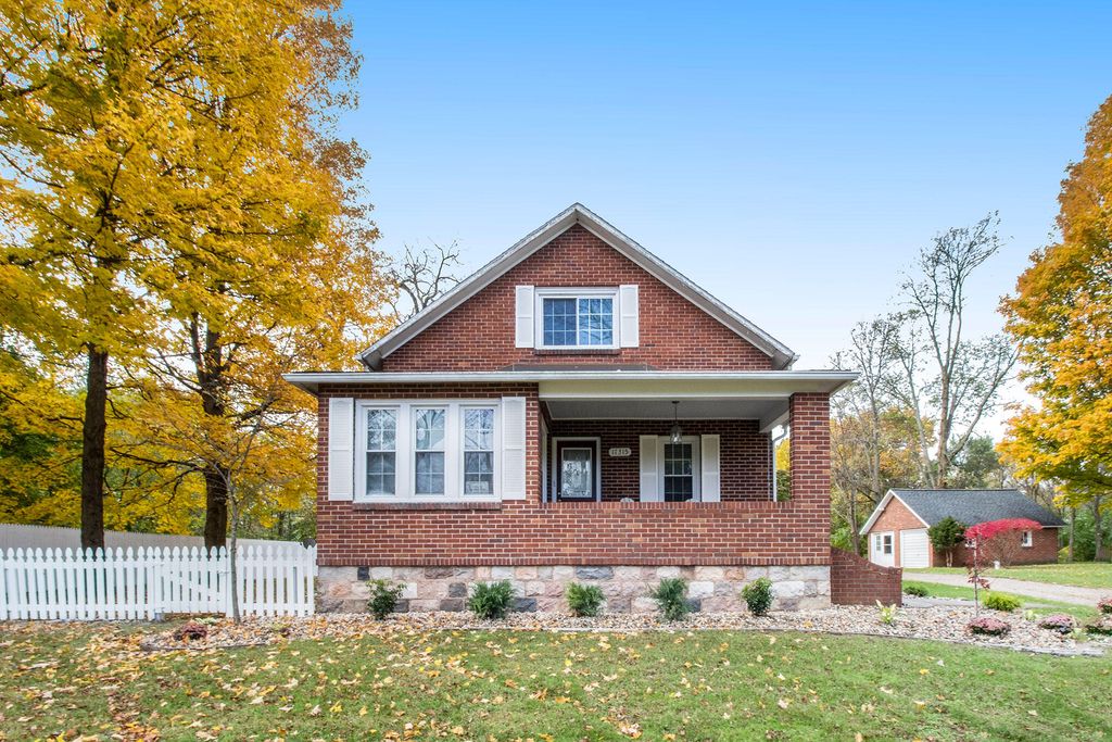 17315-10 Mile Rd, Battle Creek, MI 49014