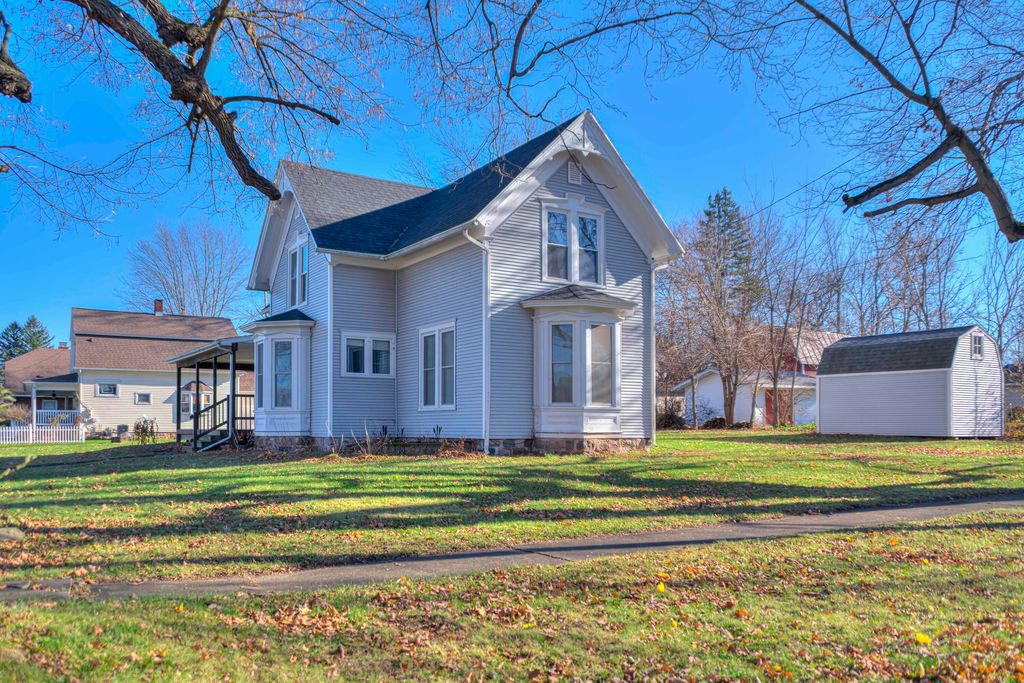 121 James St, Parma, MI 49269