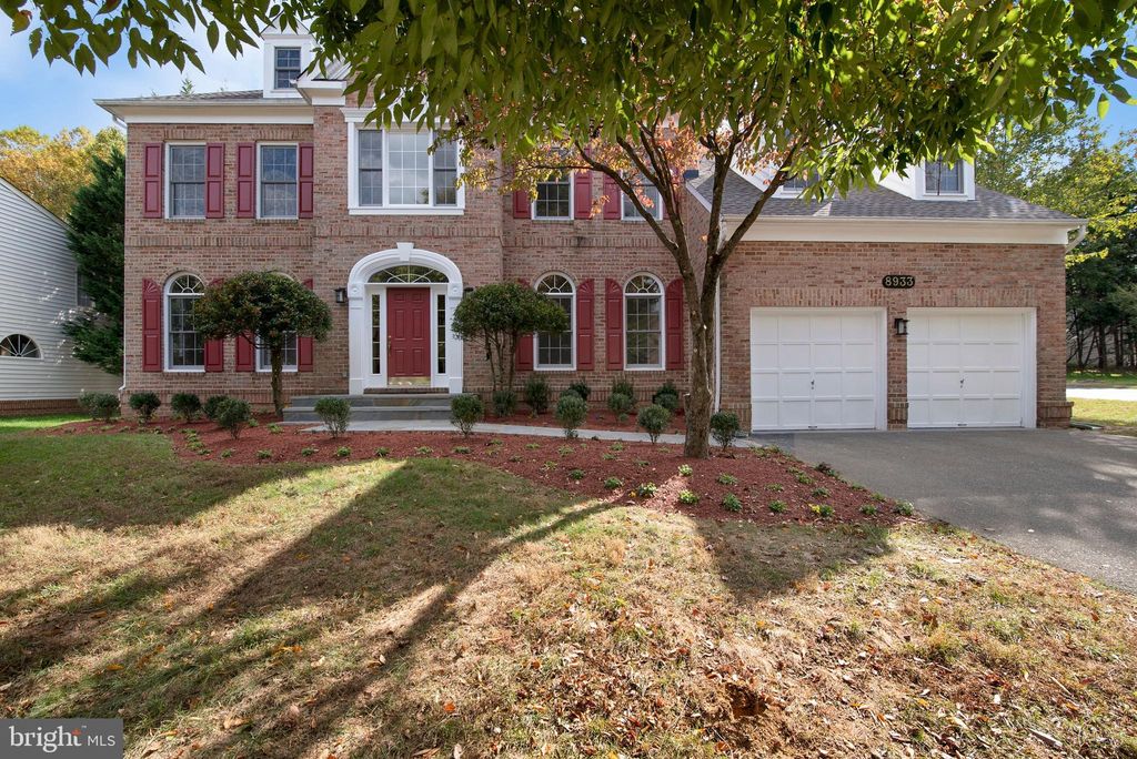 8933 Falls Farm Dr, Potomac, MD 20854