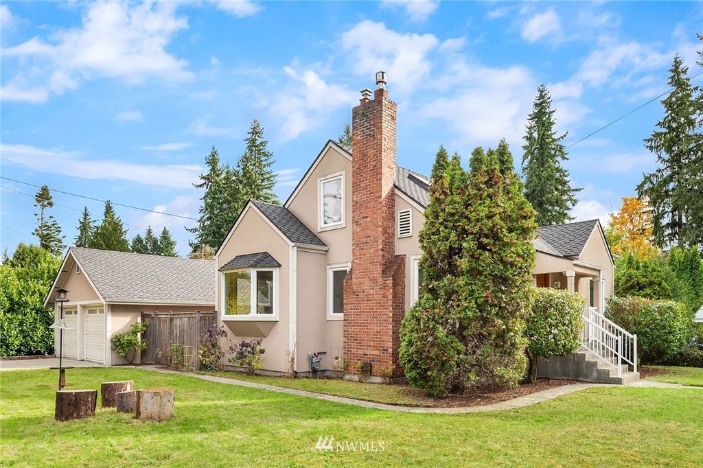 10754 17th Ave NE, Seattle, WA 98125