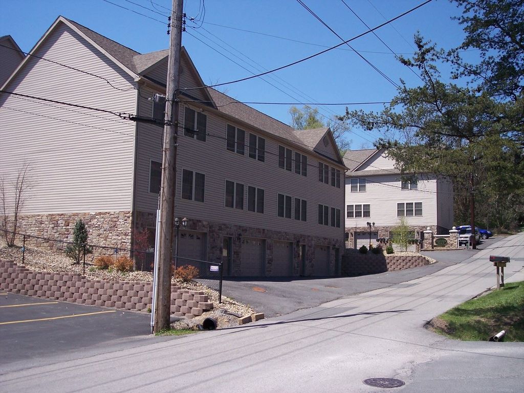10 Pineview Pl #3, Morgantown, WV 26505