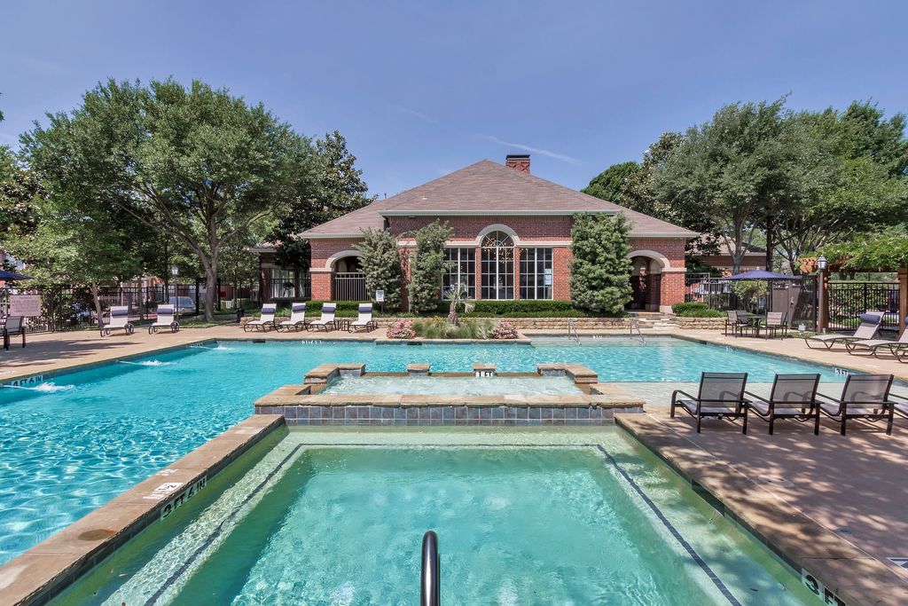 2300 Marsh Ln, Carrollton, TX 75006