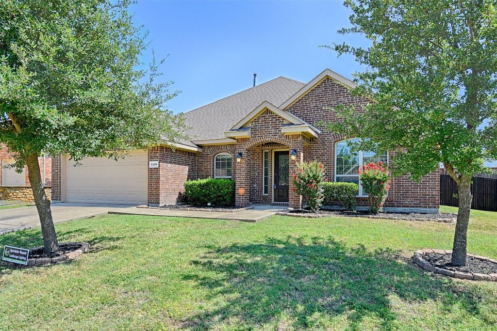 1129 Woods Rd, Forney, TX 75126