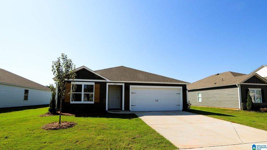 647 Koslin Ct, Calera, AL 35040