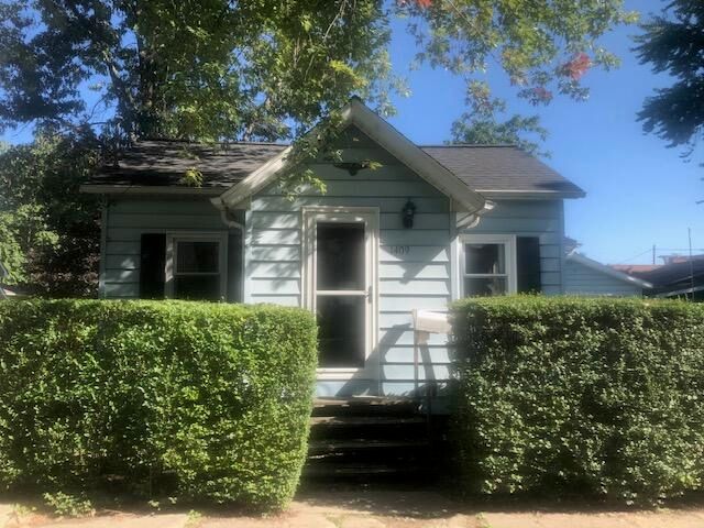 1409 Manistee St, Manistee, MI 49660