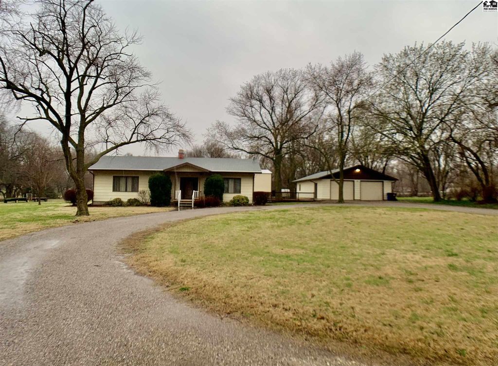 307 E Schowalter St, Moundridge, KS 67107 Trulia