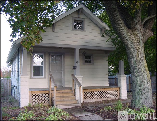 1911 Alpha St, Lansing, MI 48910