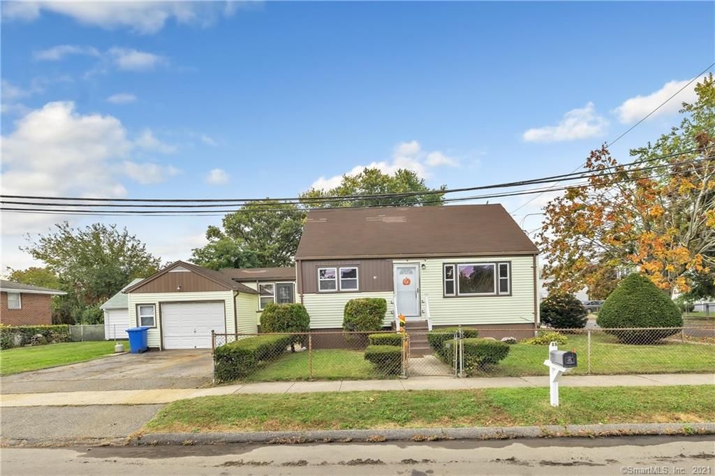 15 Orange St, Stratford, CT 06615