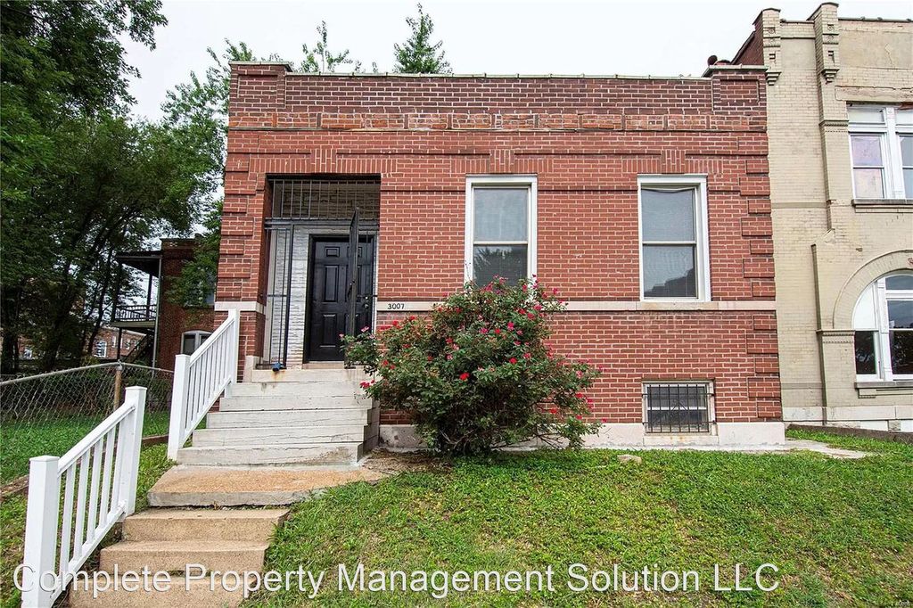3007 California Ave, Saint Louis, MO 63118