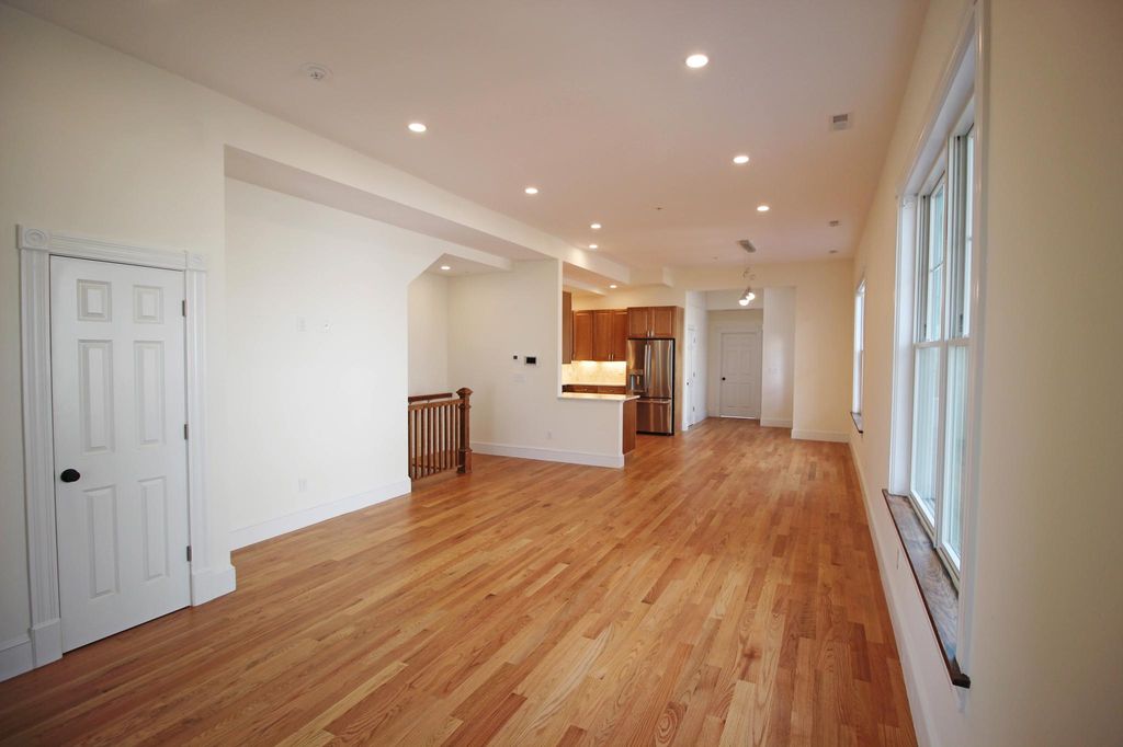 46 Laurel St, Somerville, MA 02143
