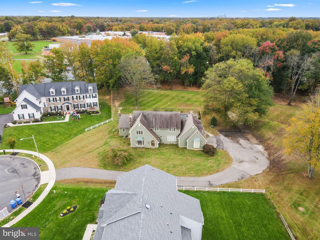 7 Deer Rest Rd, Moorestown, NJ 08057