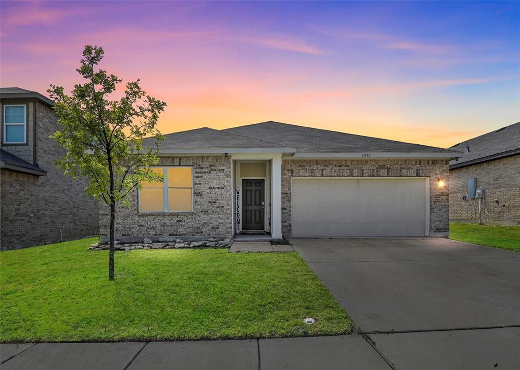 5313 Stone Meadow Ln, Fort Worth, TX 76179
