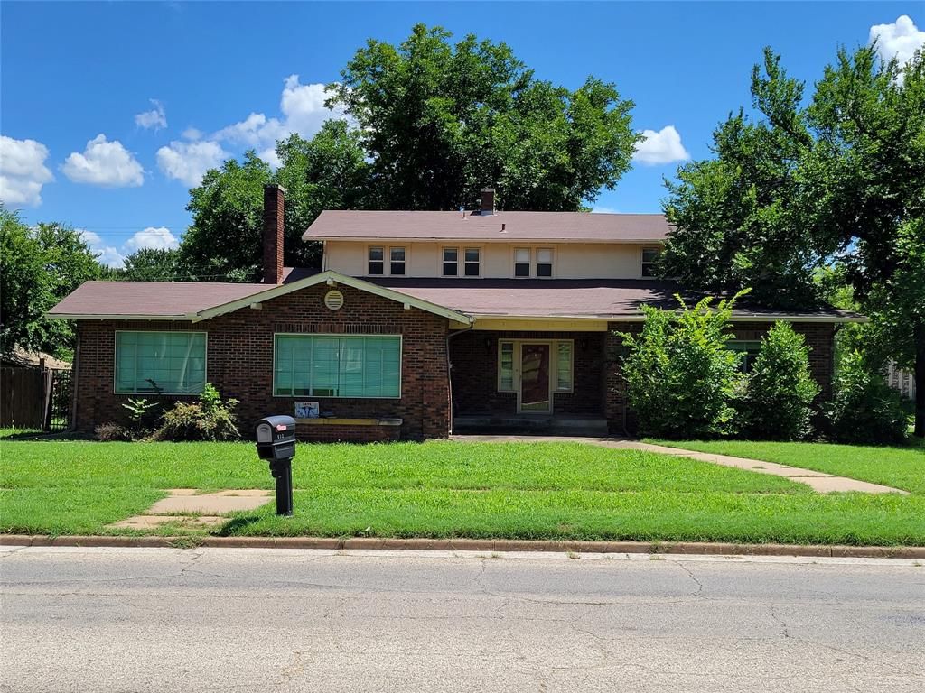 800 4th St, Graham, TX 76450