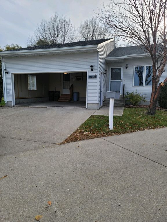 401 N 12th St, Grand Forks, ND 58203