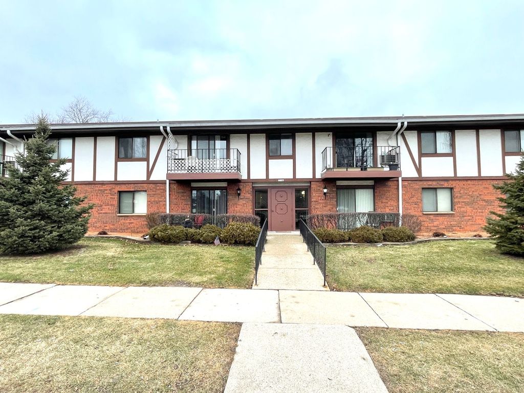 11244 W National Ave, West Allis, WI 53227