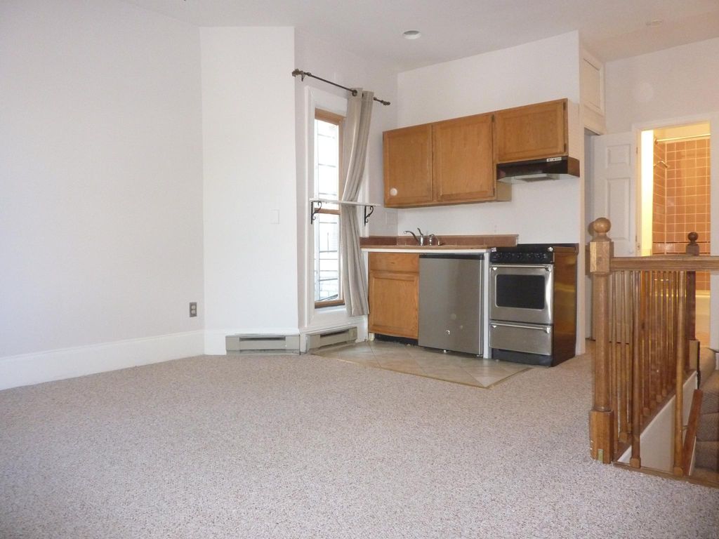 327 C St NE, Washington, DC 20002