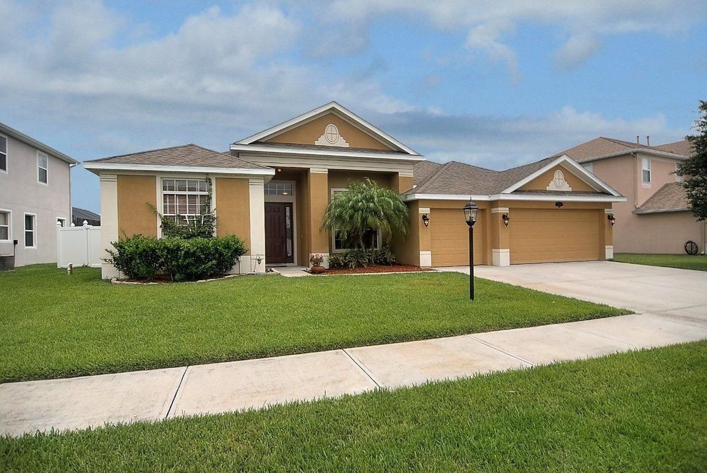 4098 Chastain Dr, Melbourne, FL 32940