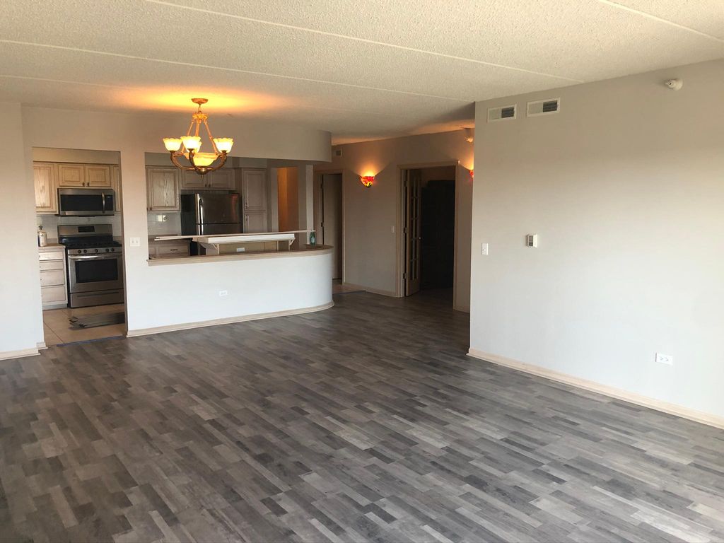 750 Pearson St #705, Des Plaines, IL 60016