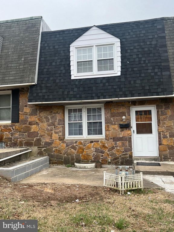4042 Gideon Rd, Brookhaven, PA 19015