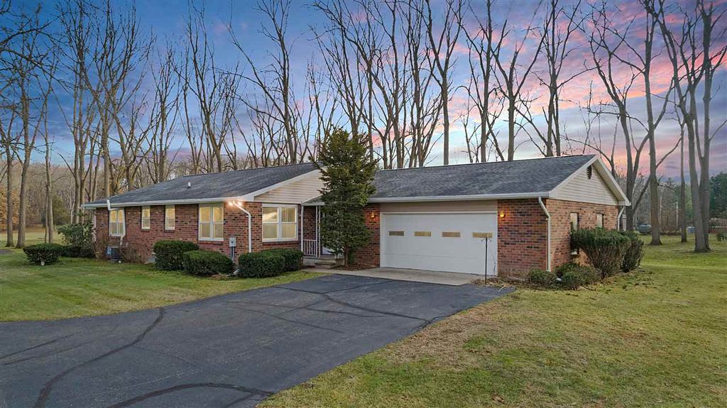 1755 S Sandstone Rd, Jackson, MI 49201
