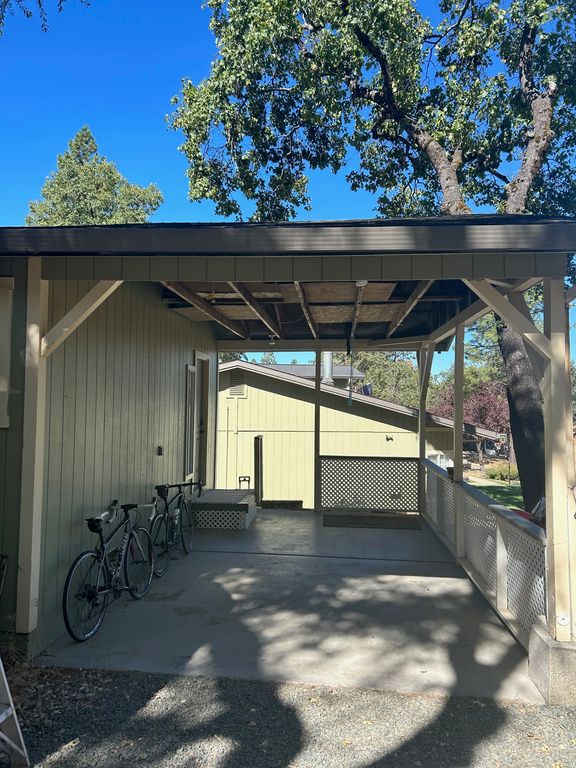 18393 Raccoon Trl, Grass Valley, CA 95945