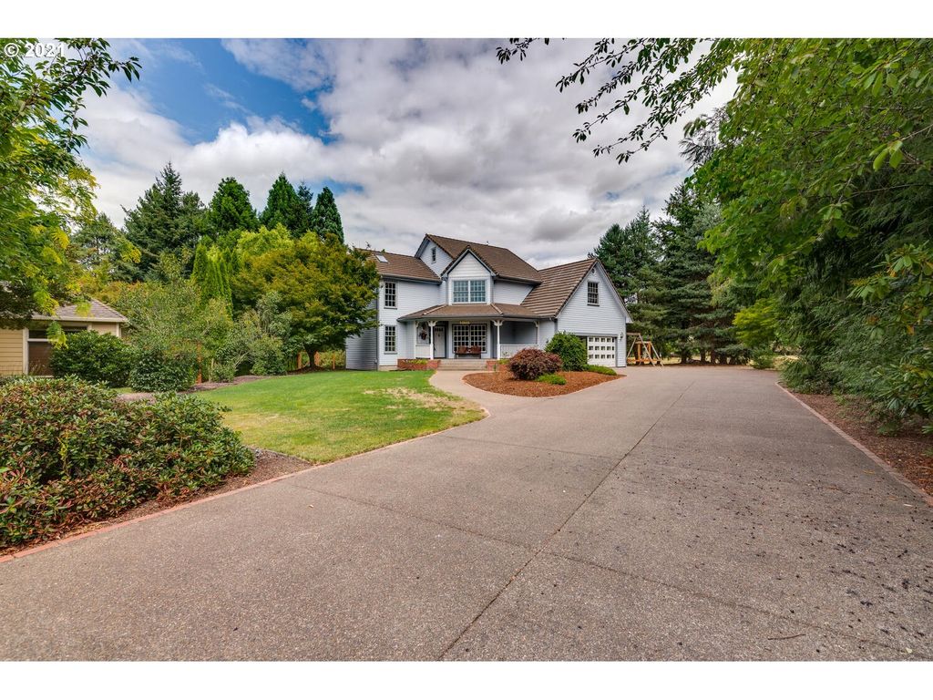 2476 NW Crimson Ct, McMinnville, OR 97128