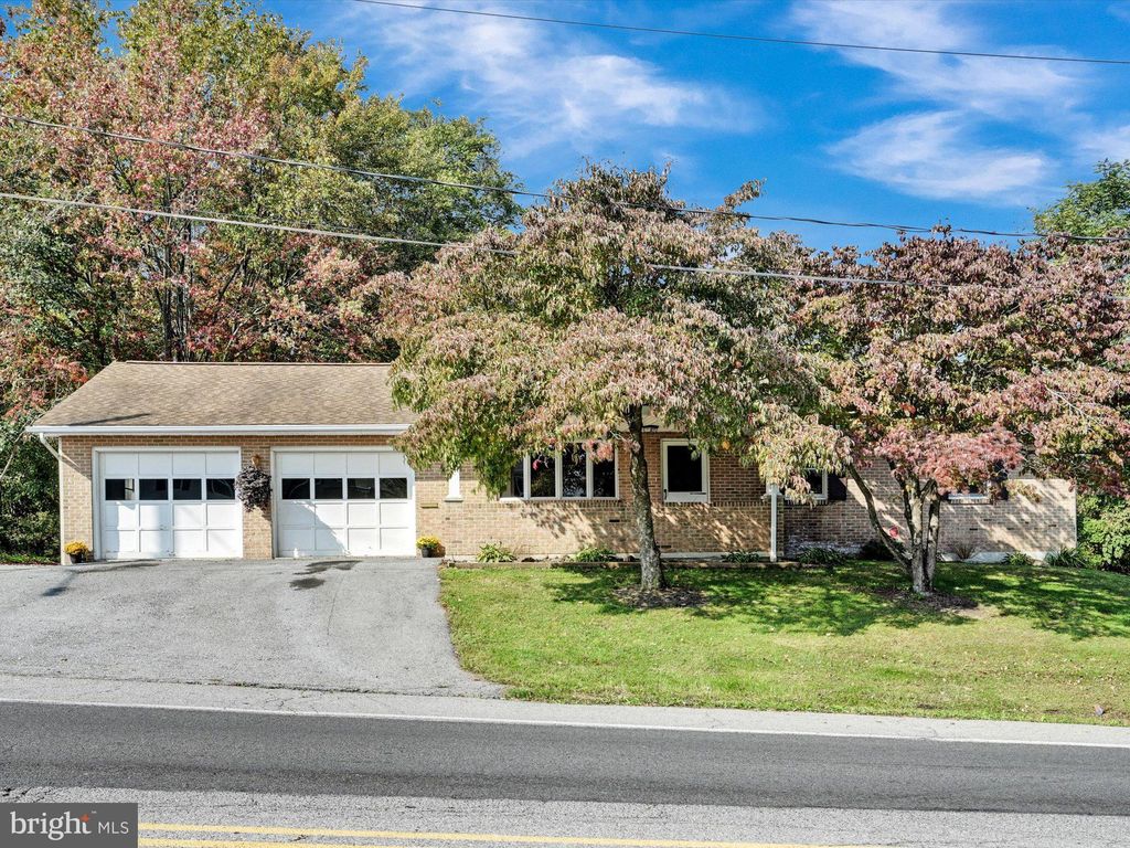 25 Walter Griffiths Ave, Pottsville, PA 17901