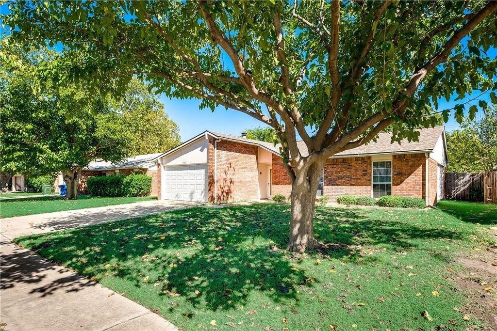 5221 Strickland Ave, The Colony, TX 75056