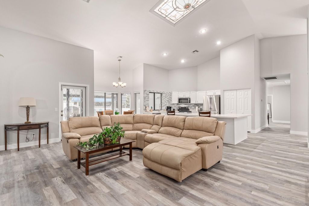 2064 N Maple, Mesa, AZ 85215