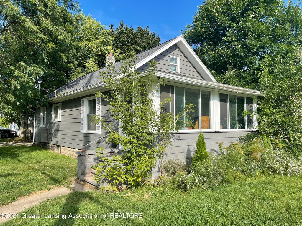 1001 Hapeman St, Lansing, MI 48915