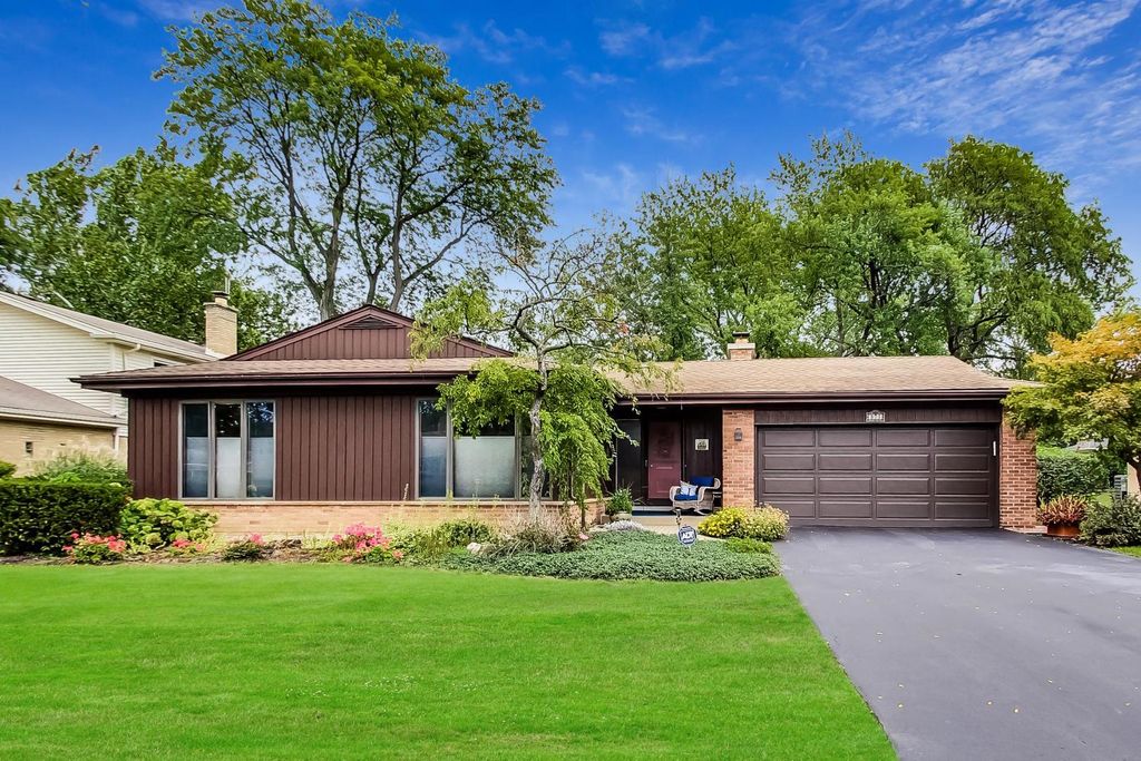 875 Appletree Ct, Northbrook, IL 60062