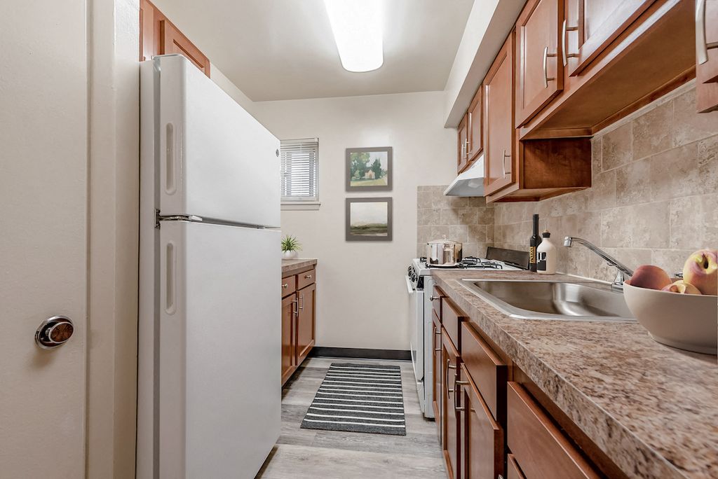 230 Hilltop Ln, Annapolis, MD 21403