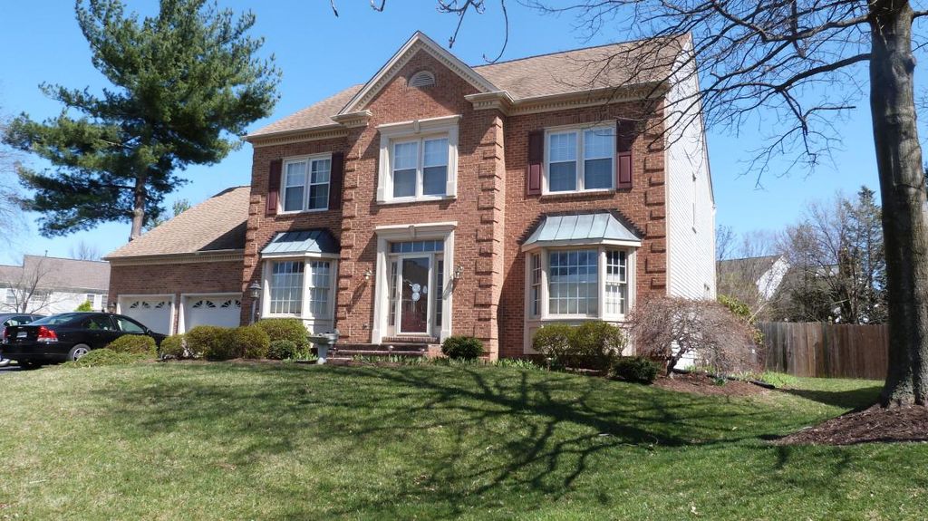 13101 Meadow Hall Ct, Herndon, VA 4 Bed, 5 Bath Single