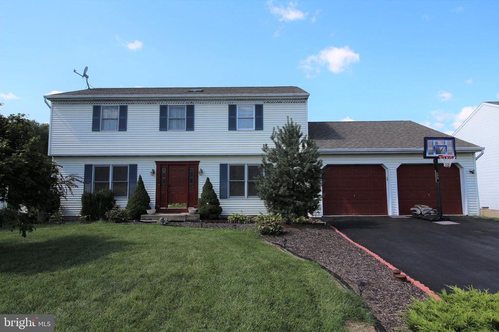 318 Cornerstone Dr, Blandon, PA 19510