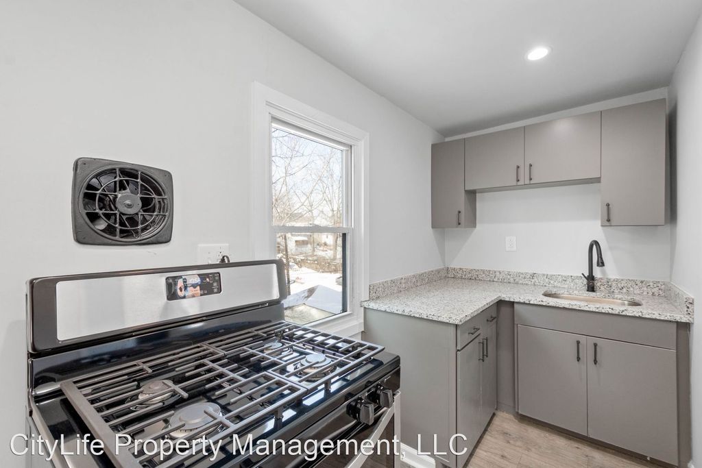656 Dow Ave, Carnegie, PA 15106